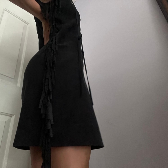 💥Nwot💥WALTER BAKER Black Suede Sleeveless Dress w/ Side Fringe - Picture 3 of 11